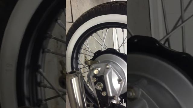 работа двигателя мотоцикла Урал на холостом ходу. operation of the Ural motorcycle engine idling смотреть онлайн