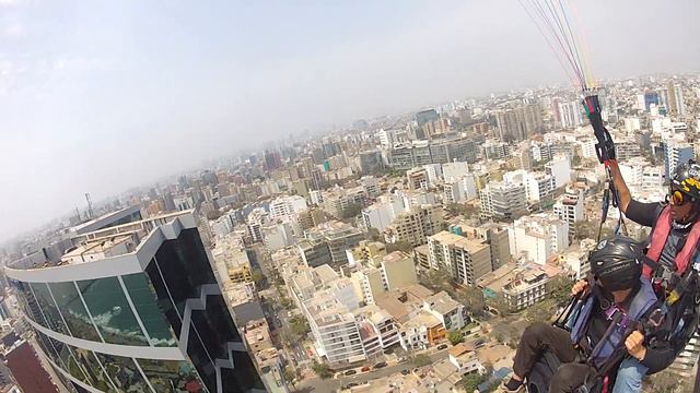 On A Paraglider Over Lima, Miraflores. Peru / На параплане над Лимой, Мирафлорес. Перу
