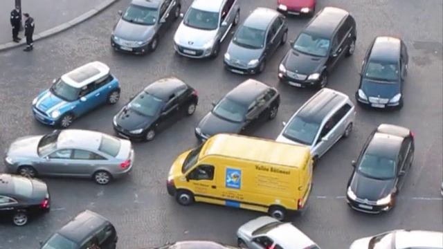Rush Hour Traffic At Place De L'Étoile (Arc De Triomphe) - Paris