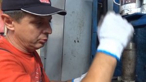 Toyota Hilux Surf -185 Prado - 95 . Замена верхней шаровой опоры .