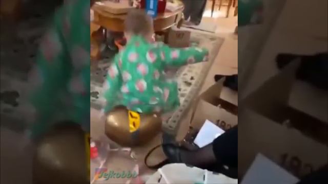 Golden Egg vs. Bouncy Boy смотреть онлайн