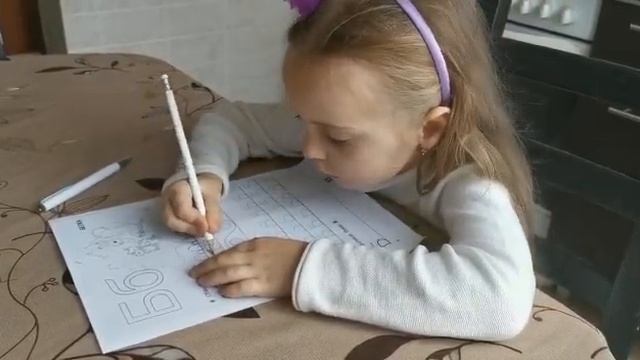 Дочка делает уроки с мамой смотреть онлайн