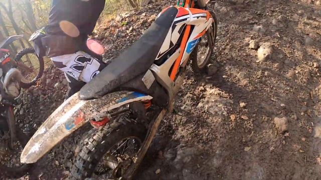 Itchy Boots tries Enduro - THIS IS HARD! [S4 - Eps. 10] смотреть онлайн