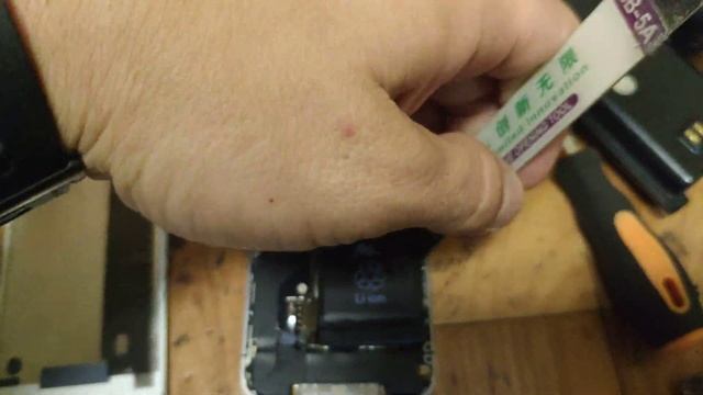 Замена аккумулятора на iPhone 4 смотреть онлайн