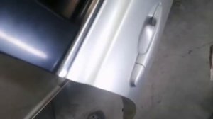 TAYOTA AVENSIS снять пластиковые накладки на пороги