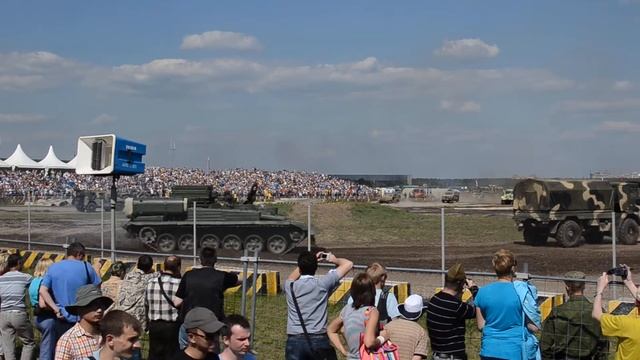 Танки и грузовики на выставке смотреть онлайн