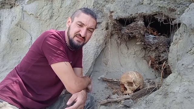 Вода размывает старинное кладбище смотреть онлайн