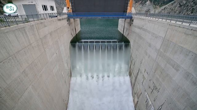 Deriner Barajı Dolusavak Deşarjı (20.05.2019) saniyede 600 bin litre! смотреть онлайн