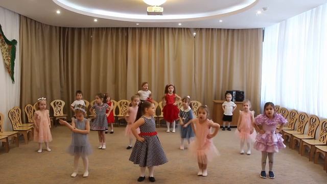 Танец "Маленькая модница". Детский сад. Поздравление на праздник 8 марта смотреть онлайн