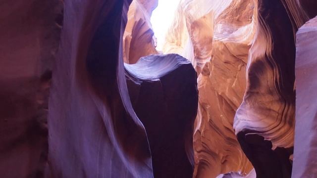 Каньон Антилопы на реке Колорадо.Штат Аризона США смотреть онлайн