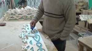 Резные наличники.          Покраска и установка резных наличников на окна.