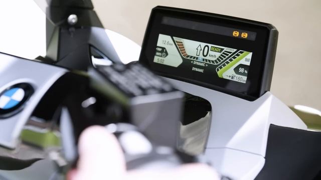 IN THE SPOTLIGHT: The new BMW C evolution смотреть онлайн