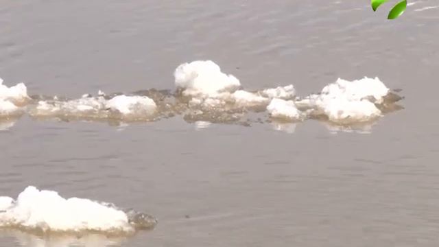 Он приближается. Голова ледохода в районе Питляра смотреть онлайн