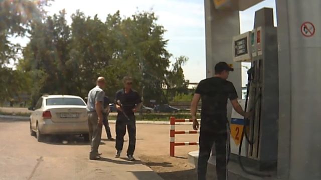 Порвал шланг на бензоколонке смотреть онлайн