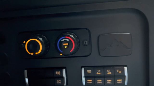 SOLD - 2019 Freightliner Cascadia - DD13 - 400hp / 1750 Tq / Auto / APU - LOW MILES & WARRANTY!
