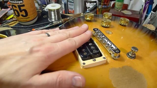GIBSON Les Paul grounding tip by Bill Baker "Why is my guitar noisy"? ground issues tips смотреть онлайн