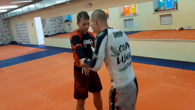 бросок через бедро с подножкой смотреть онлайн
