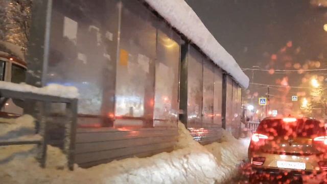 Общественный транспорт стоит из-за большого количества снега в Краснодаре 23.01.2022