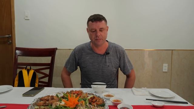 Обзор Nhà hàng Vườn Nhà Ai. Ресторан с доп услугами? смотреть онлайн