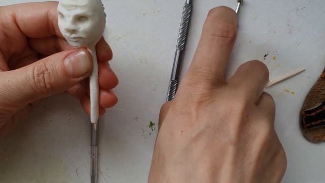 Процесс лепки лица из папье-маше смотреть онлайн