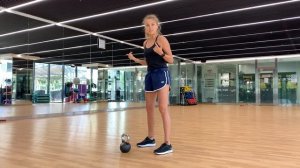 Упражнение с гирей для ягодиц