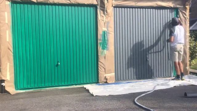 Spray painting a garage door смотреть онлайн
