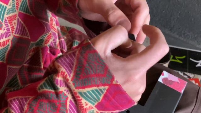 Пришла новая дека на самокат | наклеили кастомную шкурку | упал с бартвиста... смотреть онлайн