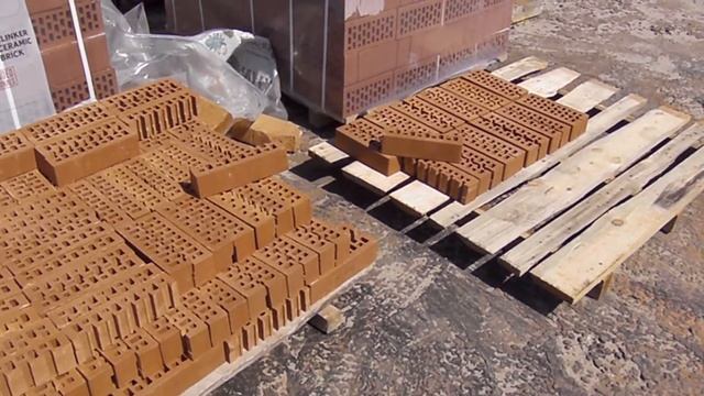 Архитектурные детали. Облицовочный кирпич. Костёл в г.Миргороде. Перевязка.