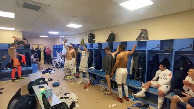 Велес - Оренбург 1-2. Победная раздевалка смотреть онлайн