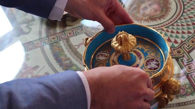 Сервиз с камеями. Рассказывает хранитель европейского фарфора Ян Виленский смотреть онлайн