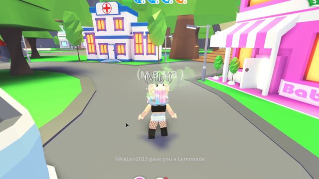 Один День в Adopt Me! Мама стала маленькой! День 10 Adopt Me Roblox! смотреть онлайн