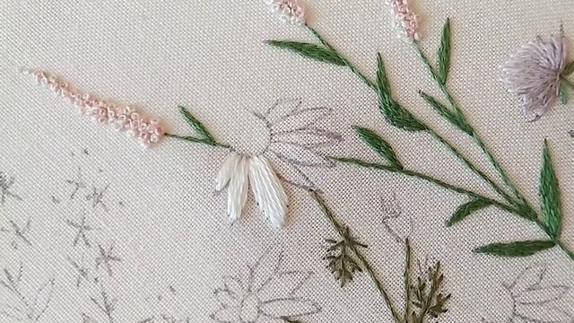 Embroidery Chamomiles.Tutorial for beginners. / Как вышить ромашку. Видео для начинающих. смотреть онлайн