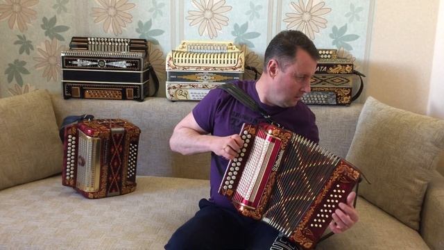 Паша гармонист - Мастеровая гармонь Weltmeister. Душевные мелодии на гармони.