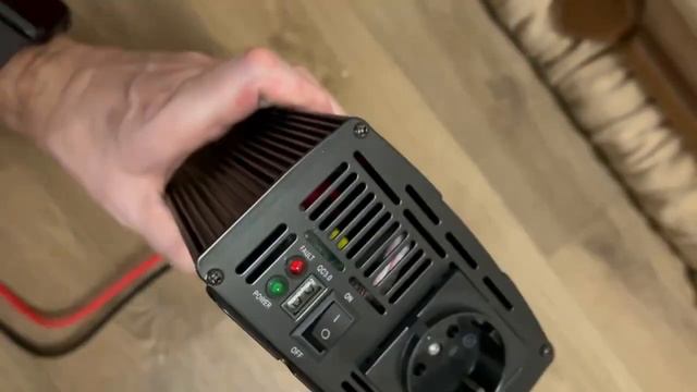 огляд ІНВЕРТОР GREEN CELL INV08 12V/230V 1000W смотреть онлайн