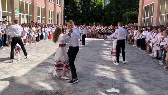 Вальс випускників 2022. Хустський ліцей №1 ім.Івана Магули смотреть онлайн