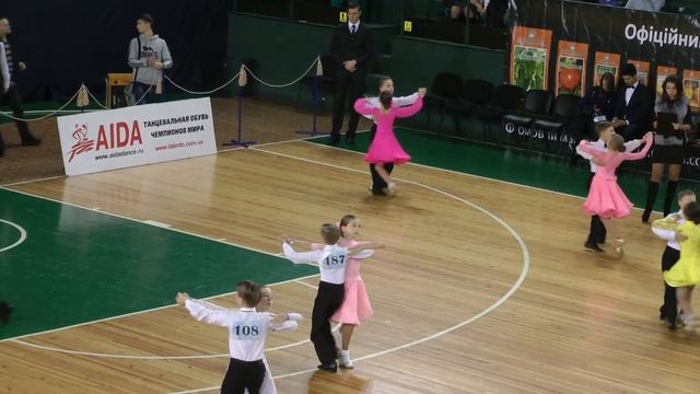 Настя и Арсений, медленный вальс декабрь 2013 смотреть онлайн
