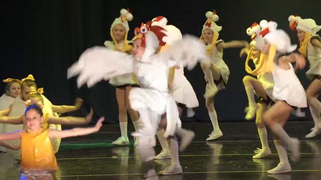 Chicken Dance - малыши