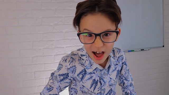 Стал УЧИТЕЛЕМ в школе! День наоборот, родители вернулись в ШКОЛУ на один день! смотреть онлайн