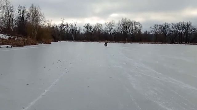 Honda cb-400 зимой по льду и снегу смотреть онлайн