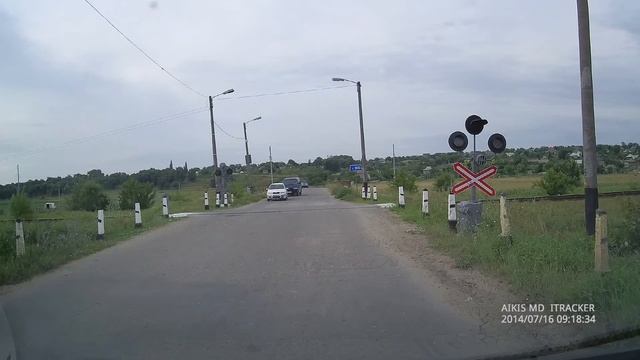 Танец перед ЖД переездом CKD 816 смотреть онлайн