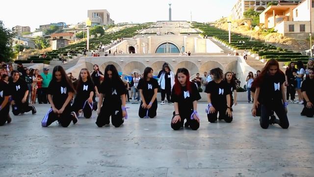 BTS' 5th Anniversary Flashmob in Armenia (아르메니아??) смотреть онлайн