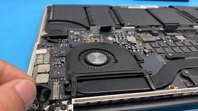 Macbook Pro screen replacement McKinney Texas. Macbook repair service SSD upgrade LCD replacement. смотреть онлайн