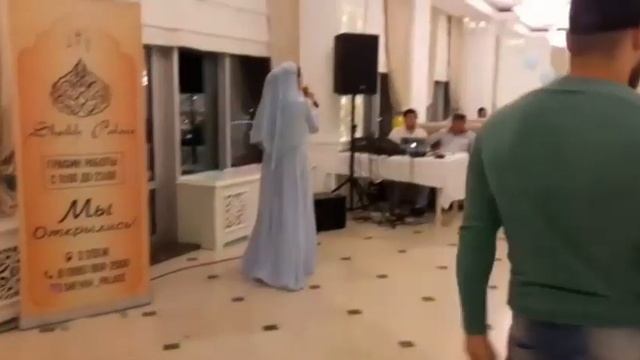Танец на чеченской свадьбе. Артур Умаханов . смотреть онлайн