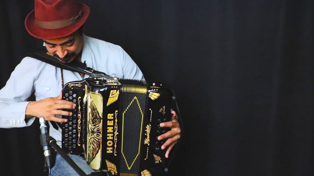 Hohner Anacleto Rey Aguila Compact G/F Accordion Demo смотреть онлайн