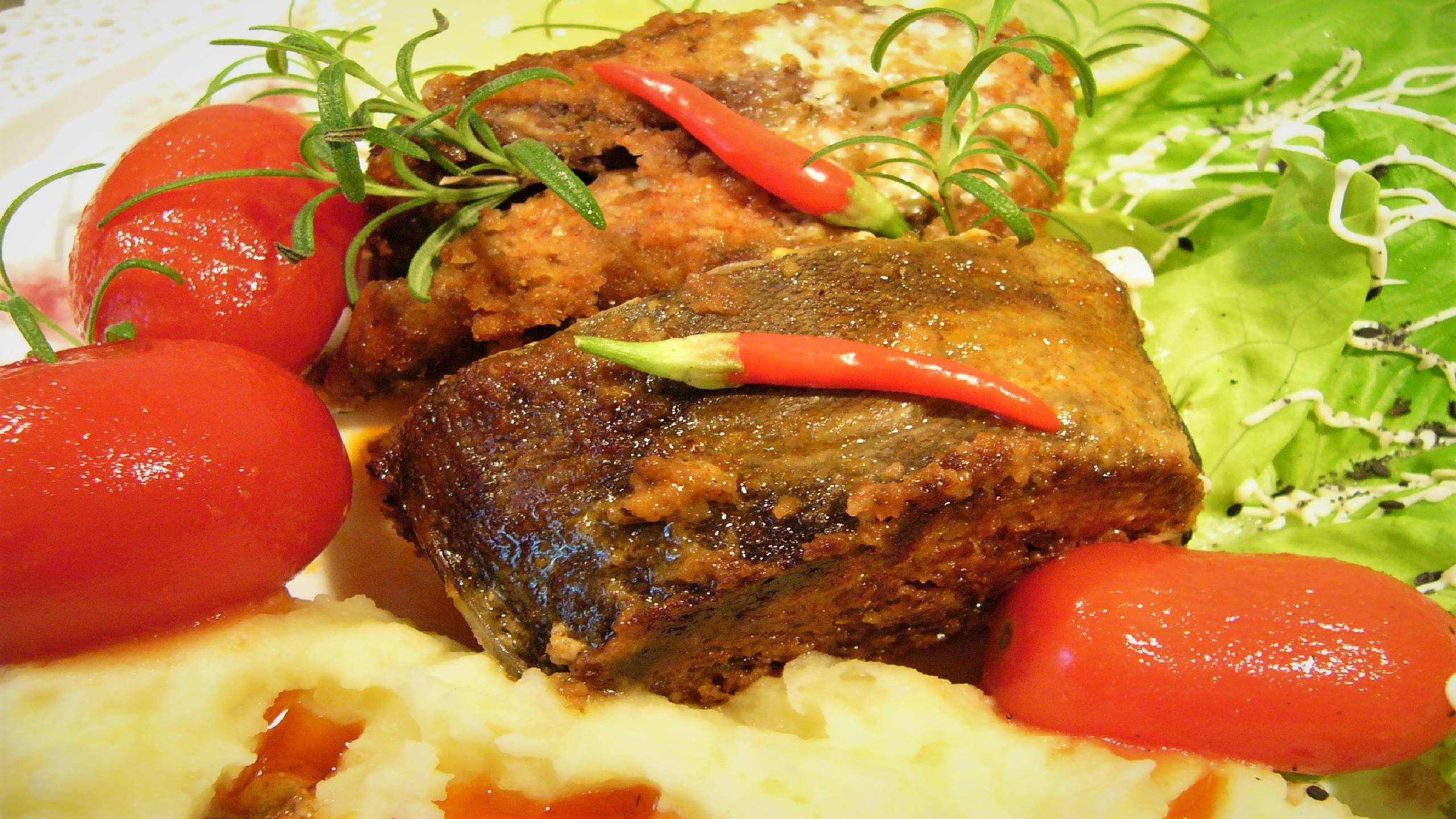 Терпуг в панировке с молотой паприкой в сливках. смотреть онлайн