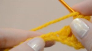 2 столбика с накидом на ножке вниз - Уроки вязания крючком для начинающих