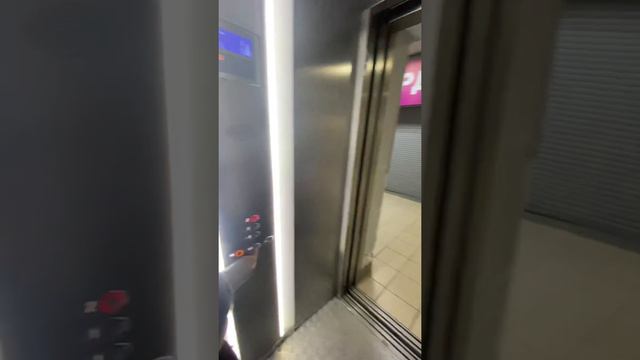 Лифт в ТЦ Аркада Otis смотреть онлайн