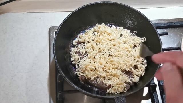 Лапша с говядиной и кунжутом