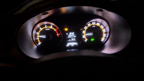 На НОВОЙ Гранте ФЛ 2023 ЗАГОРЕЛСЯ ЧЕК… Пробег 23.000 ГОРИТ Ckeck Engine на Granta Лифтбек 2023 года