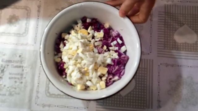 Лёгкий и простой салат из трёх ингредиентов. смотреть онлайн